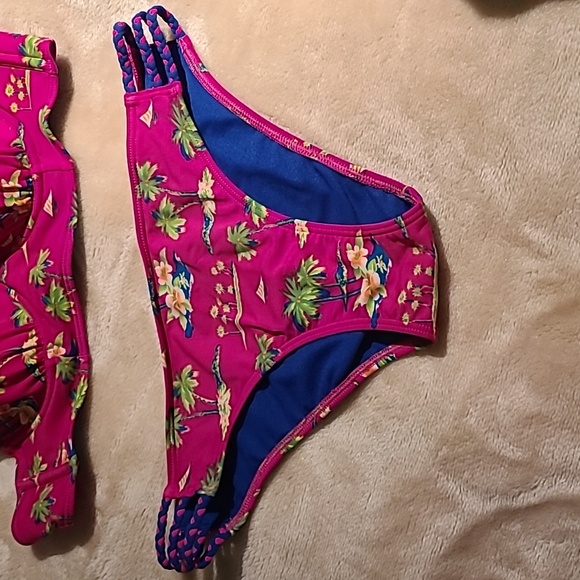 5/$25 Hollister bikini set - Picture 2 of 8